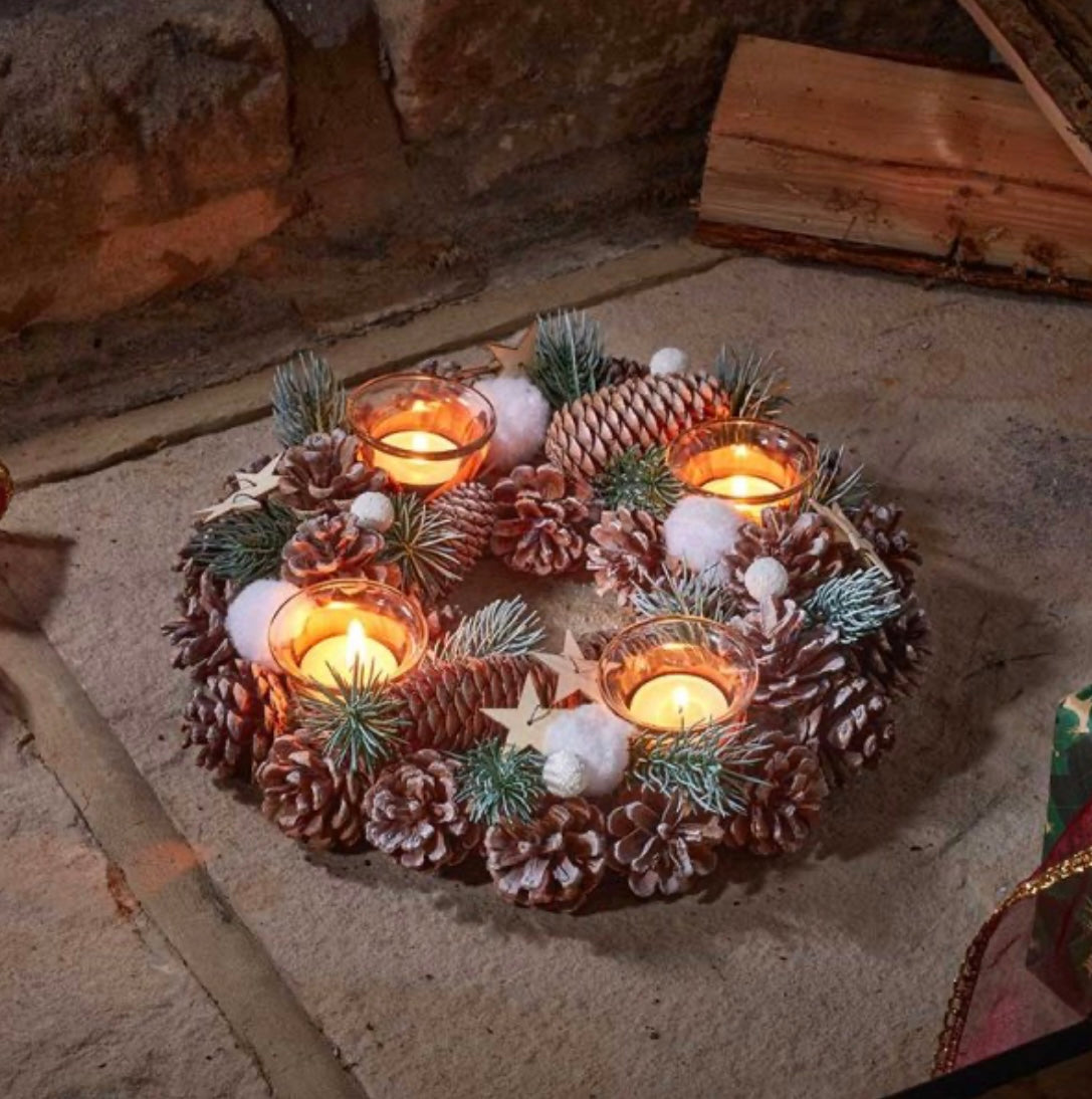 Frosted Pine Cone Christmas Wreath with Tealight Holders – Winter Candle Centrepiece