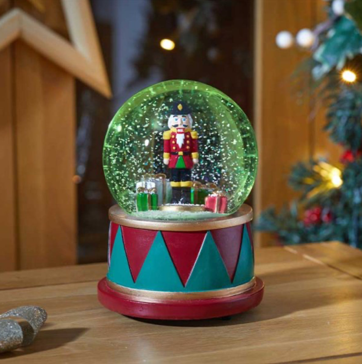 10cm Musical Nutcracker SnowSphere – Light-Up Christmas Decoration